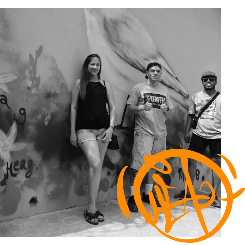 Artistas do Coletivo HEAG durante uma ação cultural